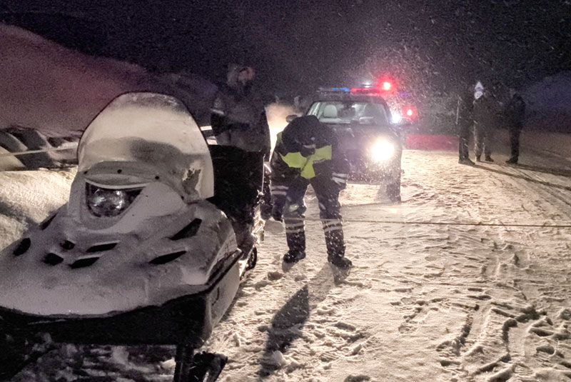 Алкоголь, снегоход и дорога общего пользования: чем закончилась поездка | На Урале пьяный водитель снегохода сбил женщину