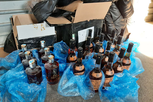 Уральские таможенники не пустили в Россию кукурузу, коньяк и снюс Уральские таможенники не пустили в Россию кукурузу, коньяк и снюс