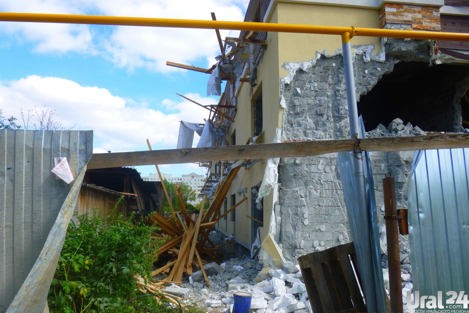 В Екатеринбурге снесут два «многоквартирника-нелегала»