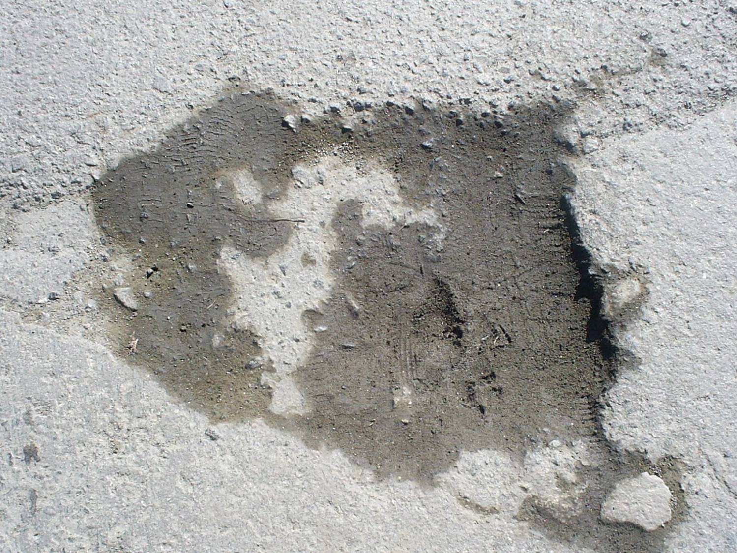 Улицы Екатеринбурга моют в круглосуточном режиме