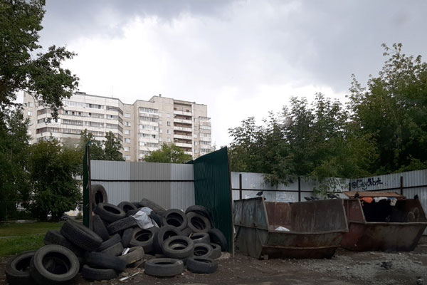 Антисанитария и переполнение баков – одни из самых частых нарушений на контейнерных площадках со стороны их владельцев Антисанитария и переполнение баков – одни из самых частых нарушений на контейнерных площадках со стороны их владельцев