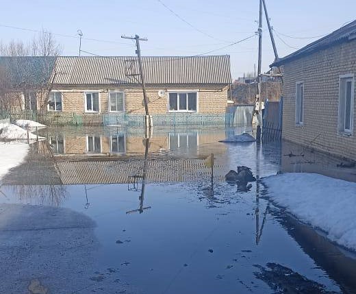 Варненский район заливает водой, объявлен режим повышенной готовности | В Челябинской области люди эвакуировались из-за паводка 
