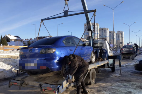Судебные приставы разыскали автомобиль должника в Академическом