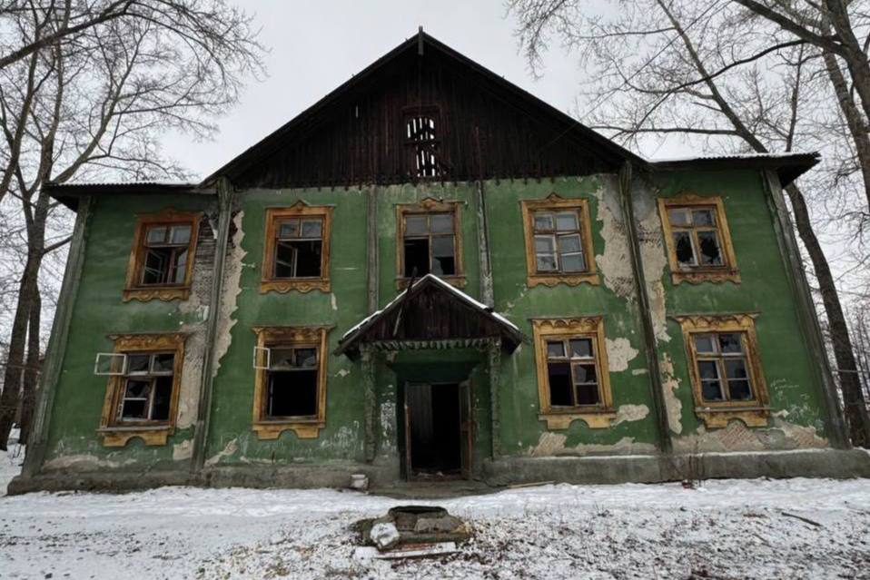 Жителей Первоуральска тревожит заброшенный дом, снос которого затягивается | На Урале местные жители встревожились из-за заброшенного барака Жителей Первоуральска тревожит заброшенный дом, снос которого затягивается | На Урале местные жители встревожились из-за заброшенного барака