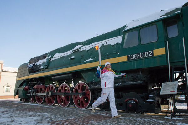 В понедельник эстафету Олимпийского огня принял Челябинск. ФОТО