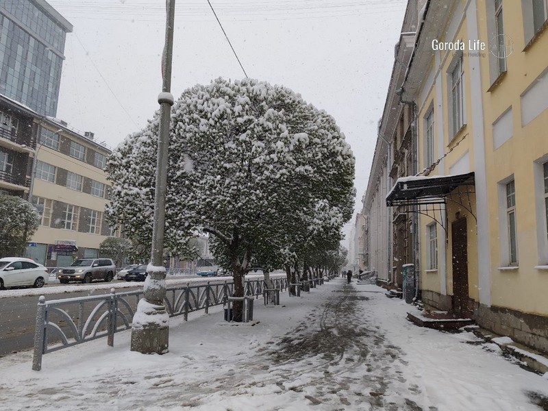 Югру заваливает снегом | В Югре накануне лета идут снегопады