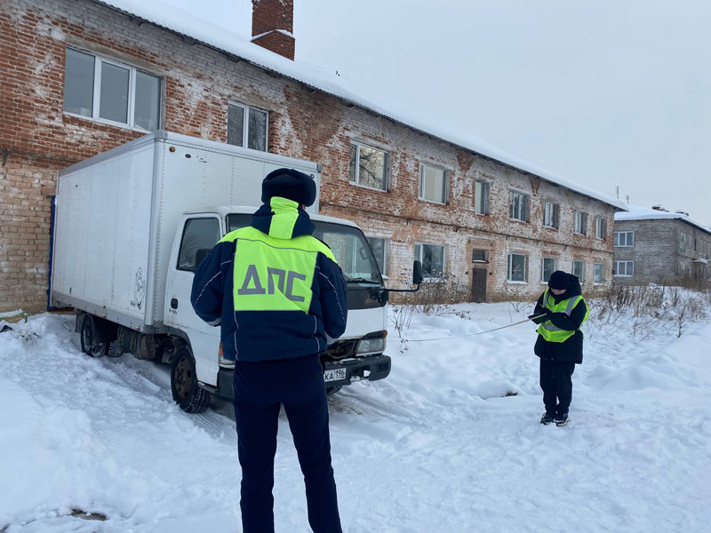 Грузовик сдал назад и сбил подростка: подробности ДТП в Верхней Салде | В Верхней Салде подросток пострадал при движении грузовика задним ходом