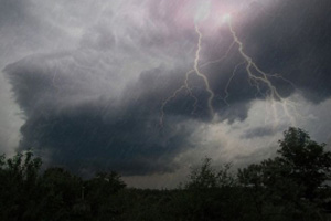 21 июня ночью и утром на Среднем Урале ожидаются сильные дожди и грозы